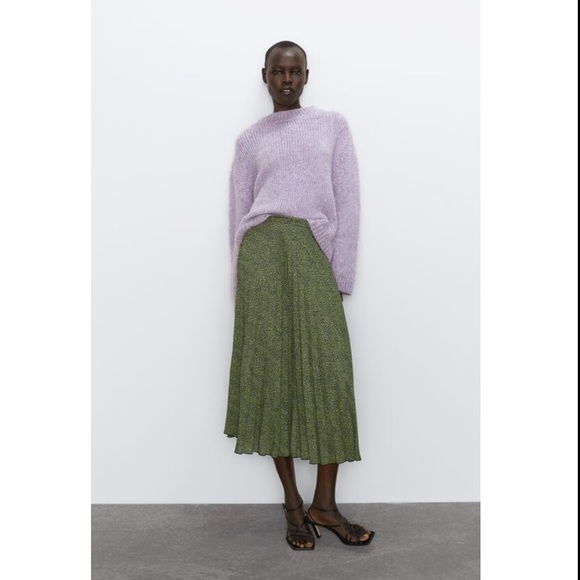 Zara Dresses & Skirts - Zara printed pleated skirt